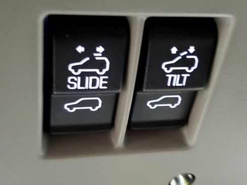 Used 2020 GMC Yukon Denali w/ Denali Ultimate Black Edition image 18