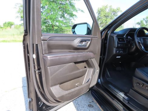 Certified 2024 Chevrolet Suburban RST w/ Luxury Package AWD/4WD image 27