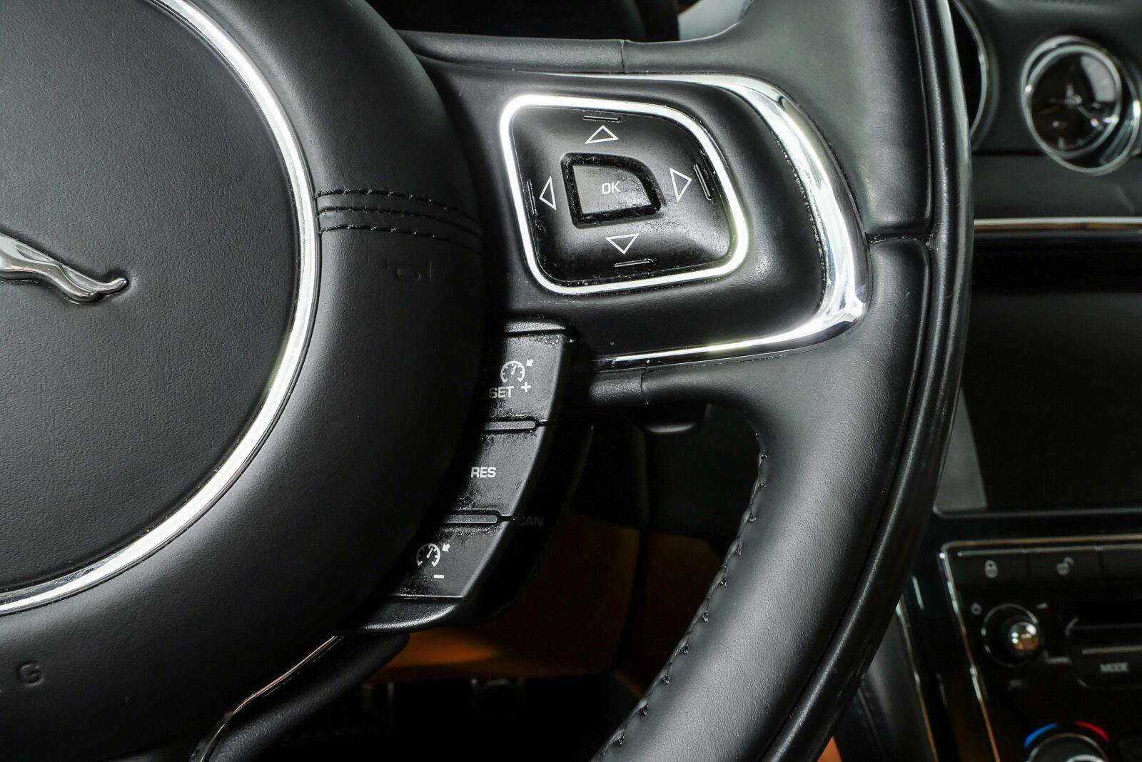 Used 2013 Jaguar XJ L Portfolio AWD/4WD image 12