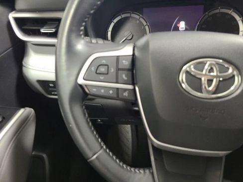 Used 2023 Toyota Highlander LE FWD image 26