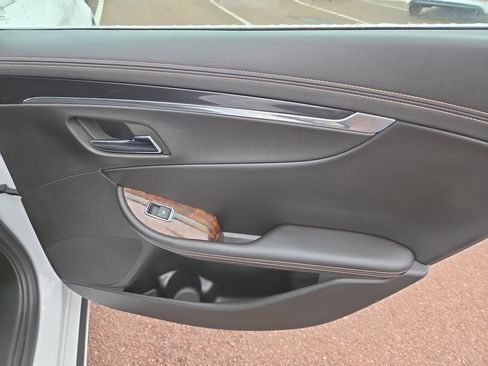 Used 2015 Chevrolet Impala LT w/ Convenience Package image 19