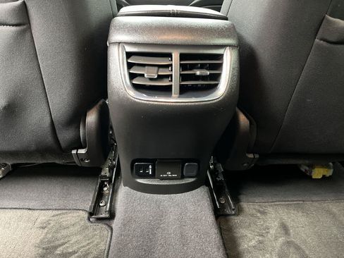 Used 2016 Chevrolet Malibu LT FWD image 11