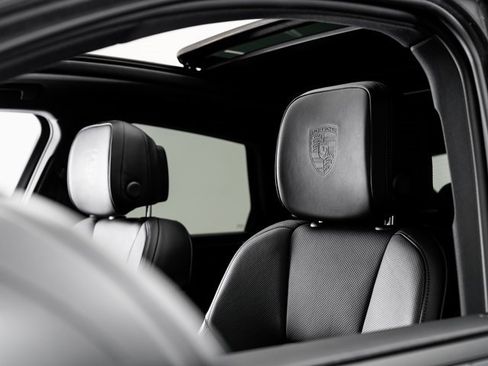 Used 2025 Porsche Macan image 10