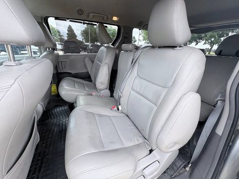 Used 2015 Toyota Sienna LE FWD image 7