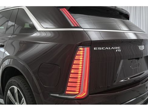 New 2025 Cadillac Escalade IQ Luxury 2 image 10
