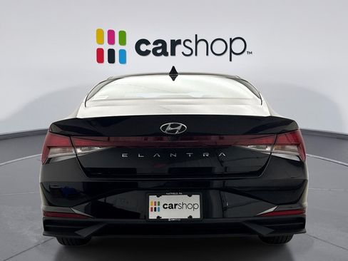 Used 2023 Hyundai Elantra SEL w/ Convenience Package FWD image 4