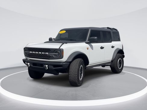 Used 2023 Ford Bronco Badlands w/ Sasquatch Package AWD/4WD image 3