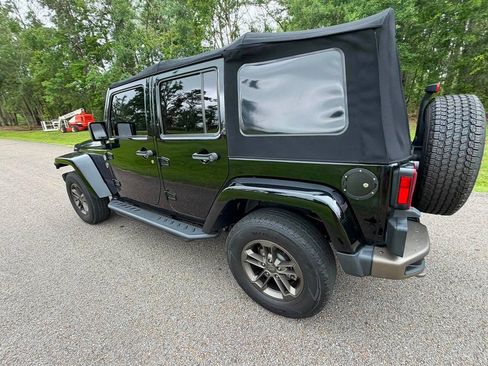 Used 2017 Jeep Wrangler Unlimited Sahara AWD/4WD image 12