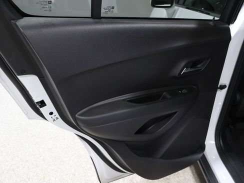 Used 2020 Chevrolet Trax LT w/ LT Convenience Package image 20