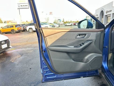 Used 2023 Nissan Rogue SV image 21