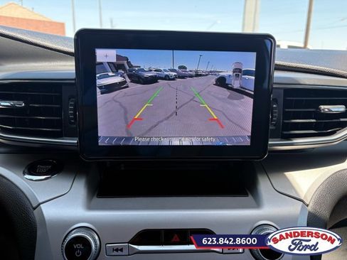 Used 2022 Ford Explorer XLT w/ Equipment Group 202A AWD/4WD image 19