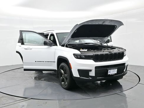 New 2025 Jeep Grand Cherokee L Laredo image 38
