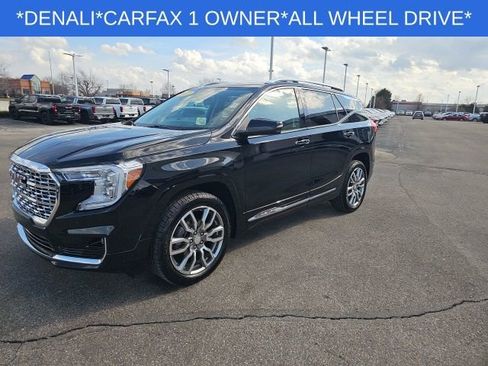 Used 2023 GMC Terrain Denali image 9