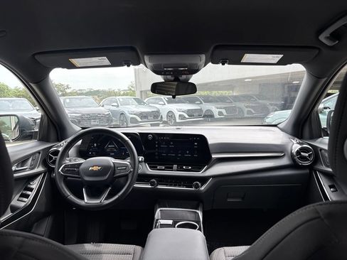 Used 2025 Chevrolet Equinox LT FWD image 22