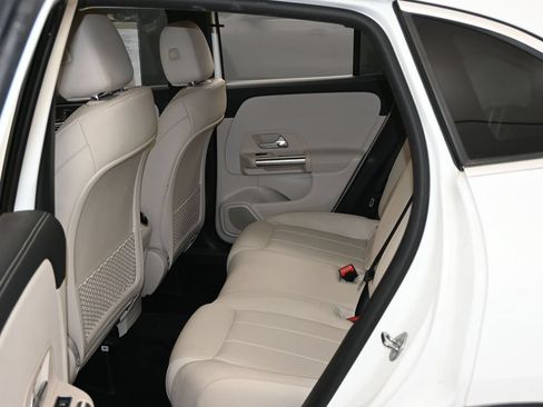 Used 2022 Mercedes-Benz GLA 250 w/ Premium Package Lite image 35