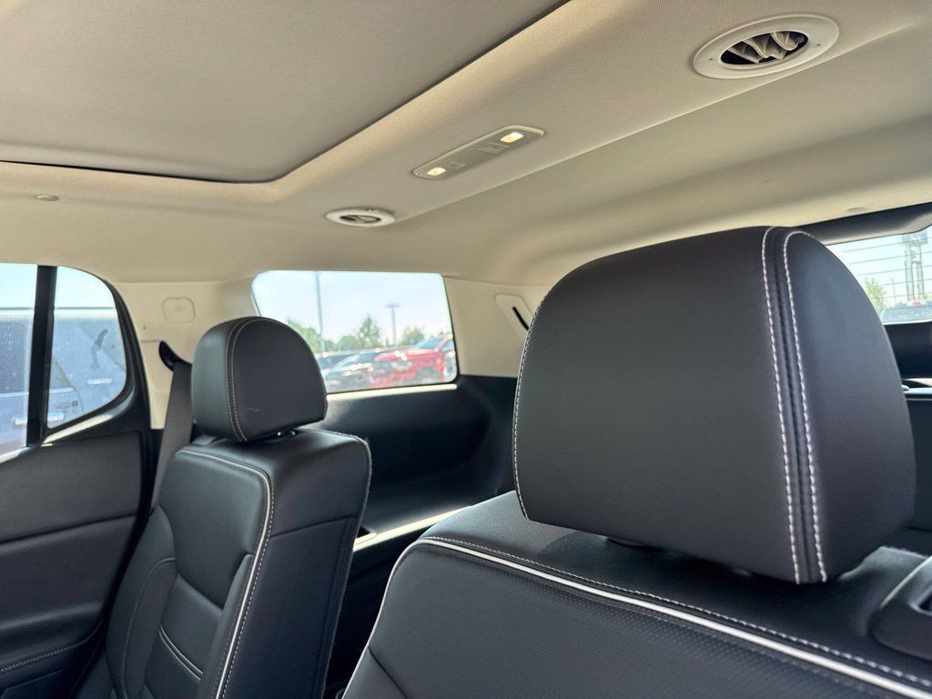 Used 2020 GMC Acadia Denali w/ Technology Package FWD image 24