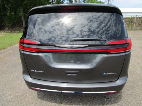 Used 2022 Chrysler Pacifica Limited image 8