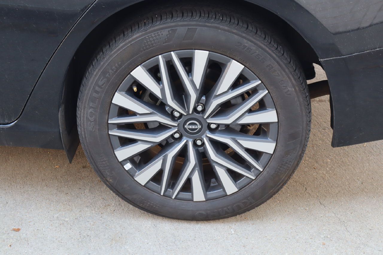 Used 2025 Nissan Altima 2.5 SV FWD image 26