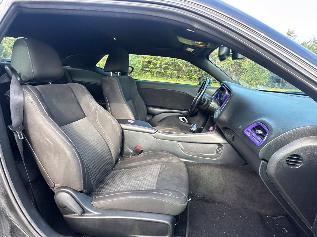 Used 2015 Dodge Challenger SXT RWD image 23