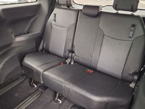Used 2023 Toyota Sienna XSE w/ XSE Plus Package image 13