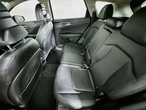 Used 2025 Kia Sportage EX FWD image 28