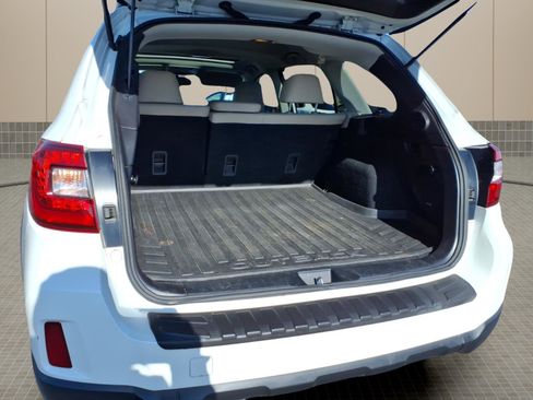 Used 2016 Subaru Outback 2.5i Limited image 9