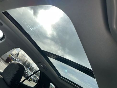 Used 2024 Chevrolet Equinox LT image 21