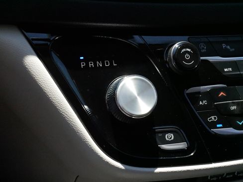 Used 2023 Chrysler Pacifica Touring-L FWD image 24