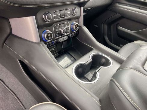 Used 2024 GMC Yukon SLT image 24