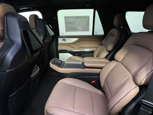 New 2026 Lincoln Navigator Black Label AWD/4WD image 21