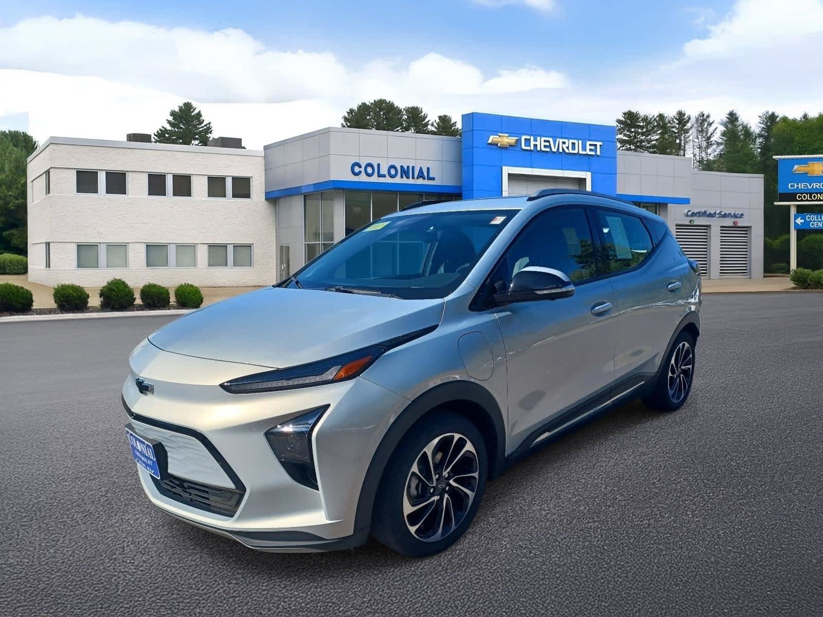 Used 2023 Chevrolet Bolt EUV Premier w/ Sun & Sound Package FWD image 1