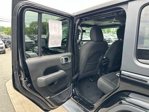 Used 2019 Jeep Wrangler Unlimited Sahara w/ Cold Weather Group AWD/4WD image 18