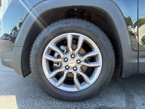Used 2024 GMC Terrain SLT AWD/4WD image 4