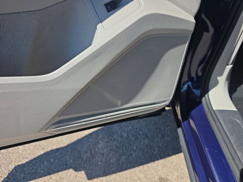 Used 2022 Volkswagen Tiguan SE image 27