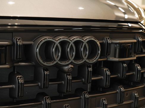 New 2025 Audi Q8 Premium Plus image 21