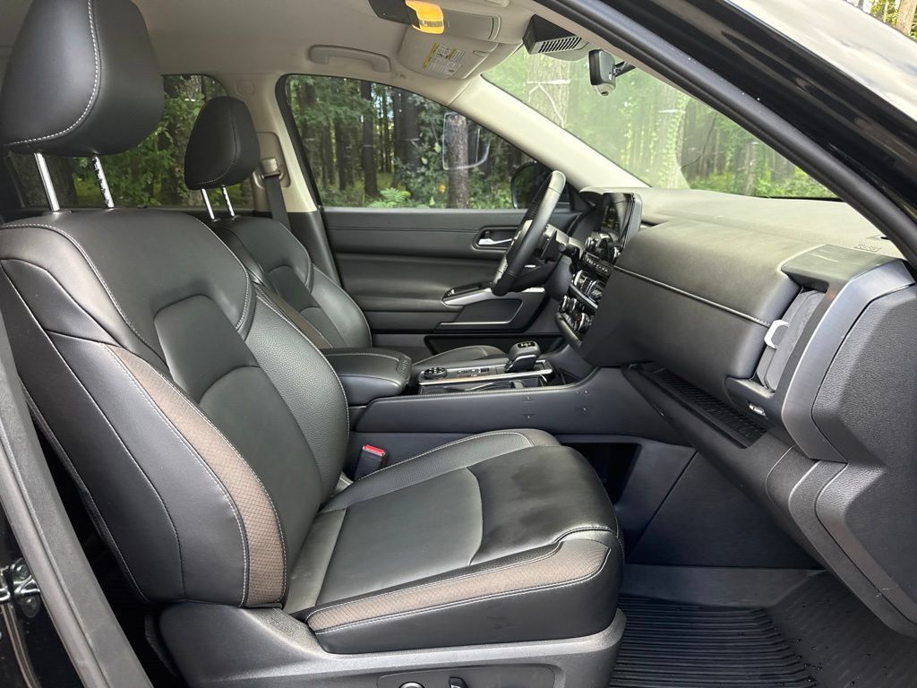 Used 2023 Nissan Pathfinder SL AWD/4WD image 45