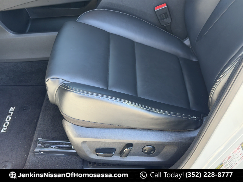 Used 2023 Nissan Rogue SV w/ SV Premium B Package FWD image 33