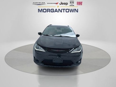 Used 2020 Chrysler Pacifica Limited w/ Quick Order Package 27H Red S image 2