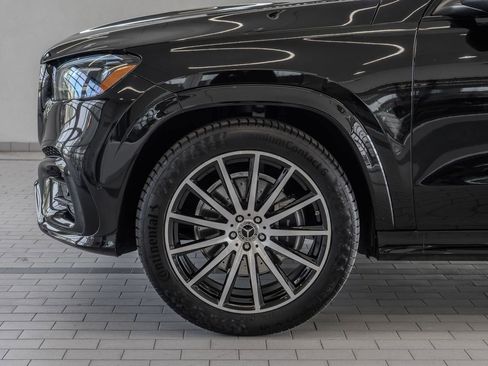 Used 2025 Mercedes-Benz GLS 450 4MATIC w/ AMG Line Exterior image 4