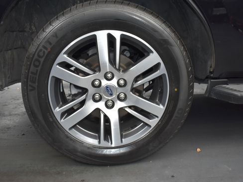 Used 2024 Ford Expedition Limited image 9