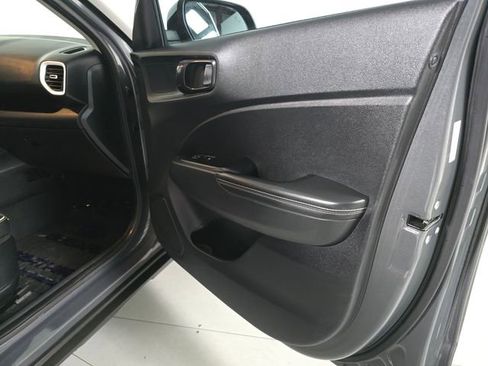 Used 2024 Hyundai Venue Limited image 20