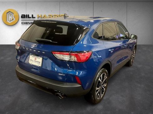 Used 2022 Ford Escape SE w/ SE Sport Appearance Package image 2