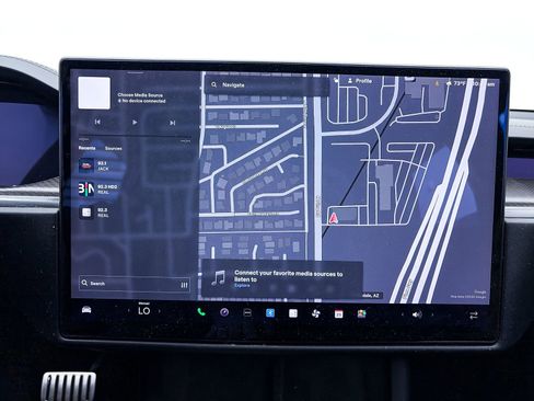 Used 2022 Tesla Model S Plaid image 5