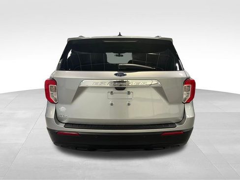Used 2024 Ford Explorer XLT RWD image 6