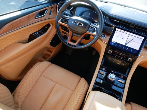 Used 2025 Jeep Grand Cherokee L Summit image 9