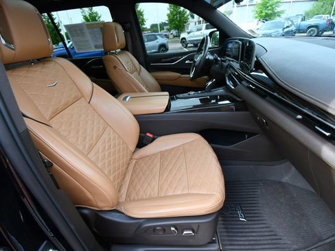 Used 2023 Cadillac Escalade Premium Luxury AWD/4WD image 21