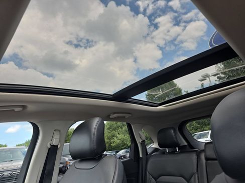 Used 2018 Ford Edge SEL w/ Equipment Group 201A AWD/4WD image 30