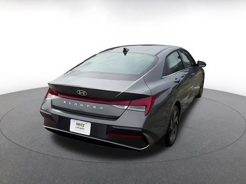 Used 2025 Hyundai Elantra SEL image 14