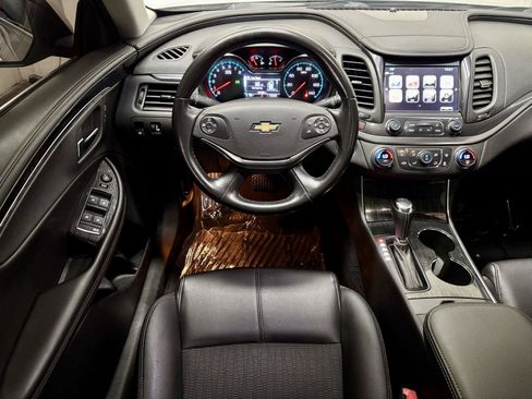 Used 2019 Chevrolet Impala LT FWD image 2