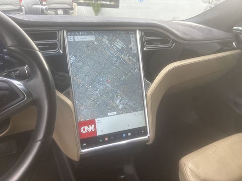 Used 2016 Tesla Model S 70D image 16